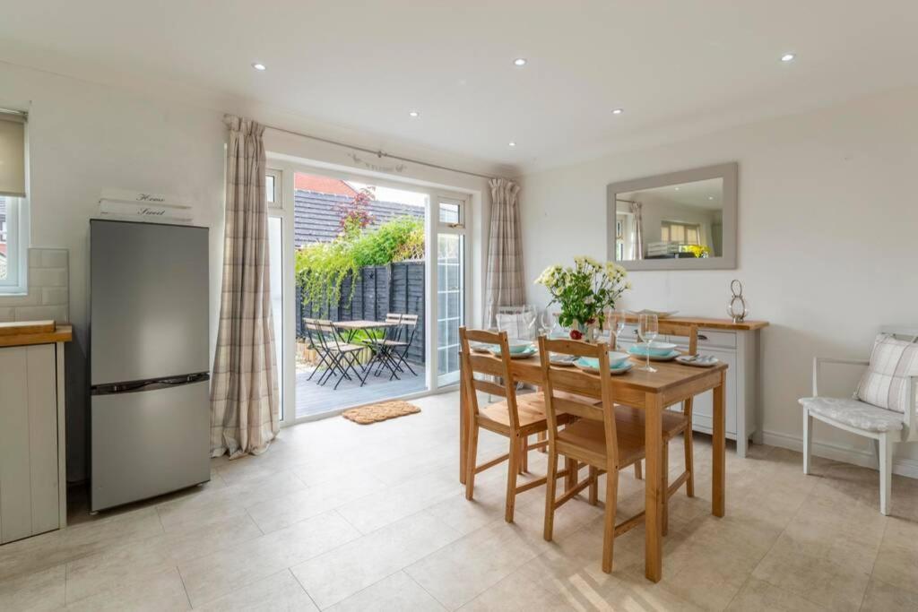 A Cheerful Three Bedroom House In Leafy Lytham Lytham St Annes Εξωτερικό φωτογραφία